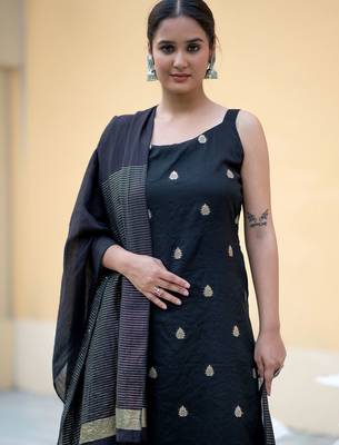 Women Ethnic Motifs Embroidered Regular Thread Work Kurta with Trousers & With Dupatta 2