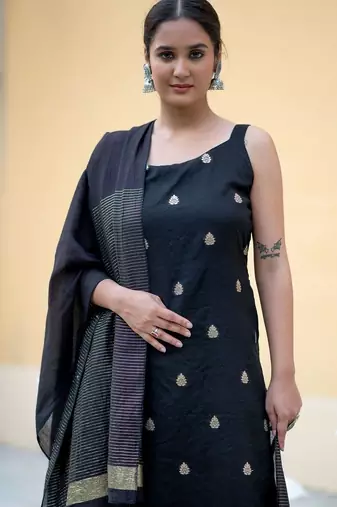 Women Ethnic Motifs Embroidered Regular Thread Work Kurta with Trousers & With Dupatta