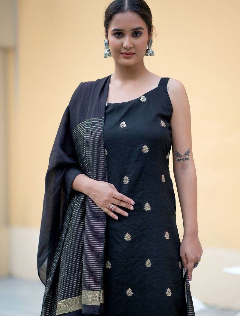 Women Ethnic Motifs Embroidered Regular Thread Work Kurta with Trousers & With Dupatta