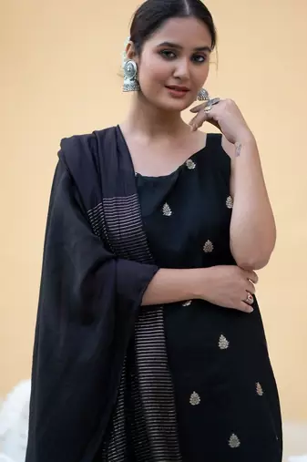 Women Ethnic Motifs Embroidered Regular Thread Work Kurta with Trousers & With Dupatta