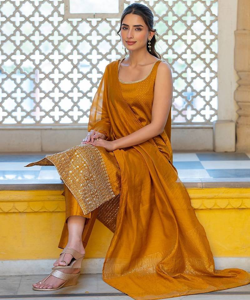 Women Ethnic Motifs Regular Thread Work Kurta with Trousers & With Dupatta