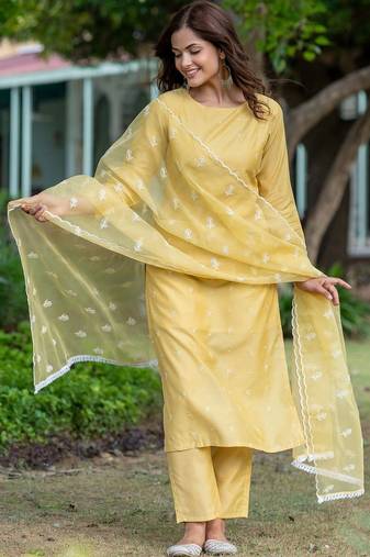 Women Ethnic Motifs Embroidered Regular Thread Work Chanderi Silk Kurta with Trousers & With Dupatta