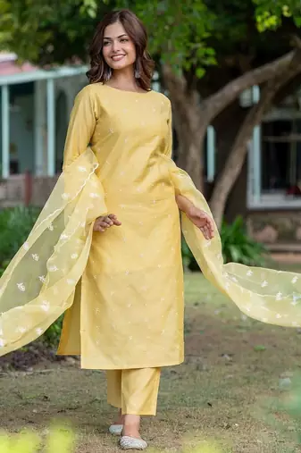 Women Ethnic Motifs Embroidered Regular Thread Work Chanderi Silk Kurta with Trousers & With Dupatta