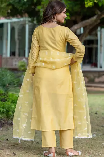 Women Ethnic Motifs Embroidered Regular Thread Work Chanderi Silk Kurta with Trousers & With Dupatta