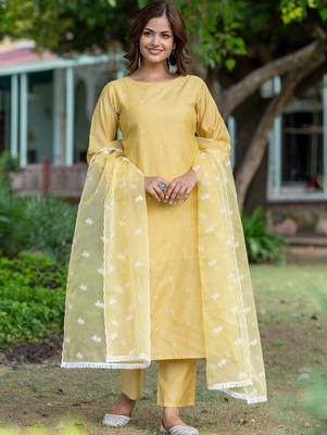Women Ethnic Motifs Embroidered Regular Thread Work Chanderi Silk Kurta with Trousers & With Dupatta 7