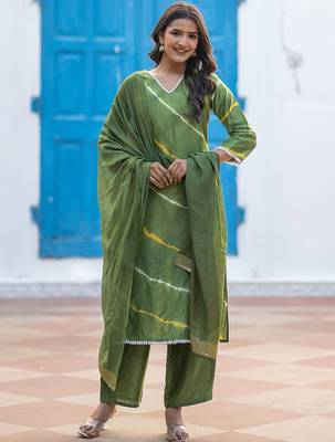 Women Leheriya Dyed Silk Kurta with Trousers & Dupatta 1