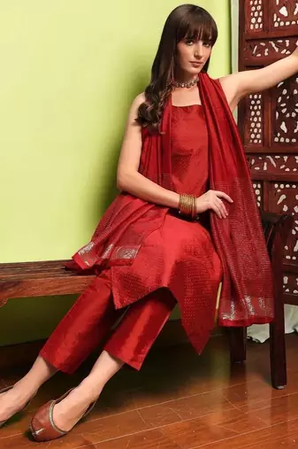 Women Regular Kurta with Trousers & With Dupatta
