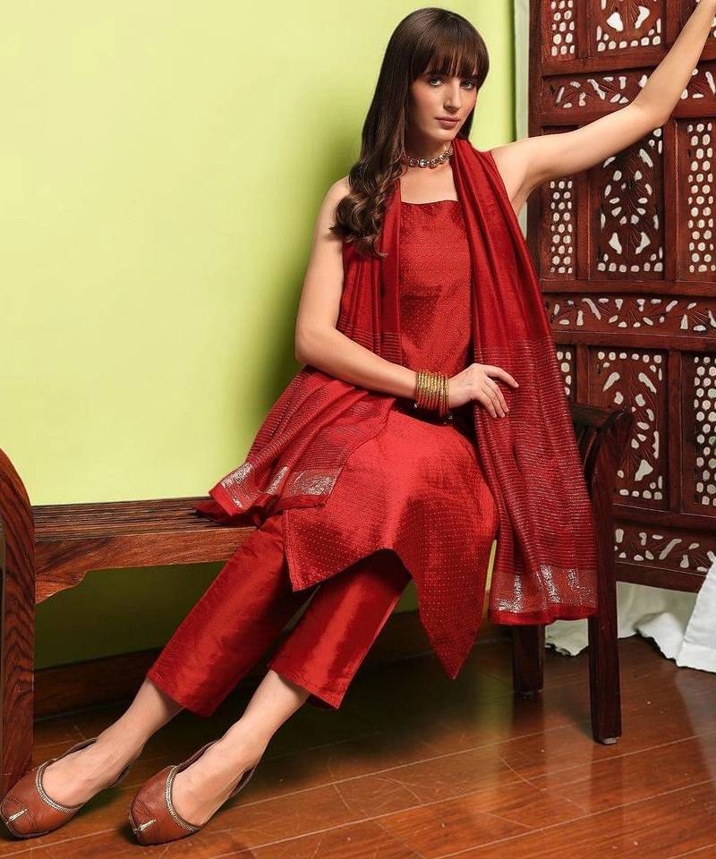 Women Regular Kurta with Trousers & With Dupatta