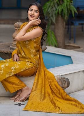 Women V-Neck Pure Silk Kurta with Palazzos & With Dupatta 5