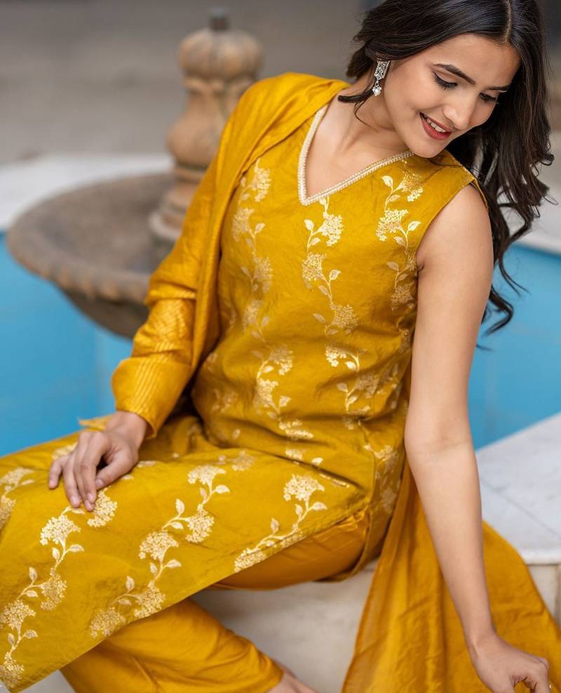 Women V-Neck Pure Silk Kurta with Palazzos & With Dupatta