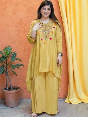 Women Ethnic Motifs Embroidered Tiered Thread Work Silk Crepe Kurta with Palazzos 2