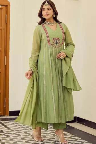 Women Ethnic Motifs Embroidered Regular Thread Work Chanderi Silk Kurta with Trousers & With Dupatta