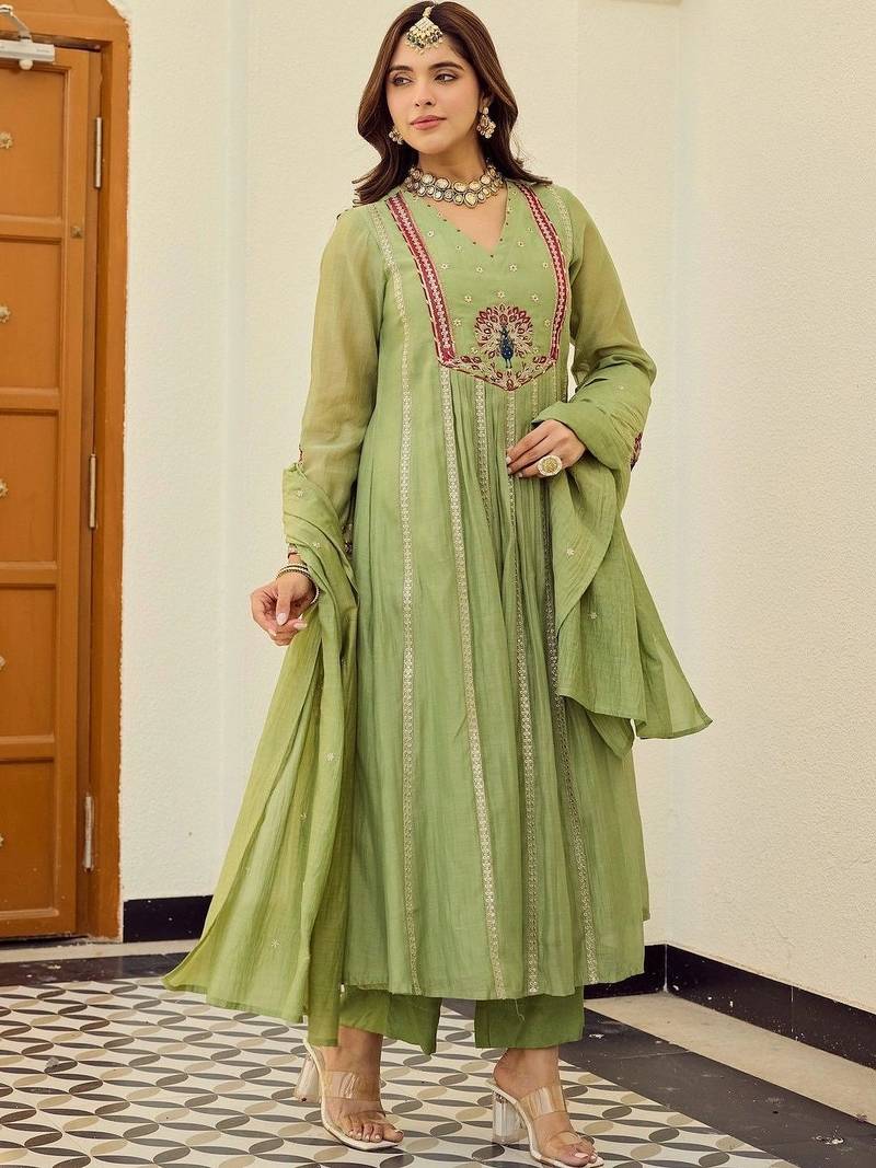Women Ethnic Motifs Embroidered Regular Thread Work Chanderi Silk Kurta with Trousers & With Dupatta