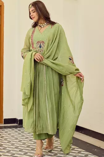 Women Ethnic Motifs Embroidered Regular Thread Work Chanderi Silk Kurta with Trousers & With Dupatta