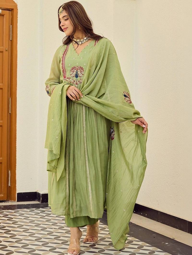Women Ethnic Motifs Embroidered Regular Thread Work Chanderi Silk Kurta with Trousers & With Dupatta