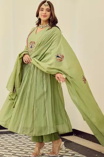 Women Ethnic Motifs Embroidered Regular Thread Work Chanderi Silk Kurta with Trousers & With Dupatta