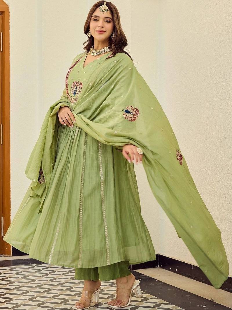 Women Ethnic Motifs Embroidered Regular Thread Work Chanderi Silk Kurta with Trousers & With Dupatta