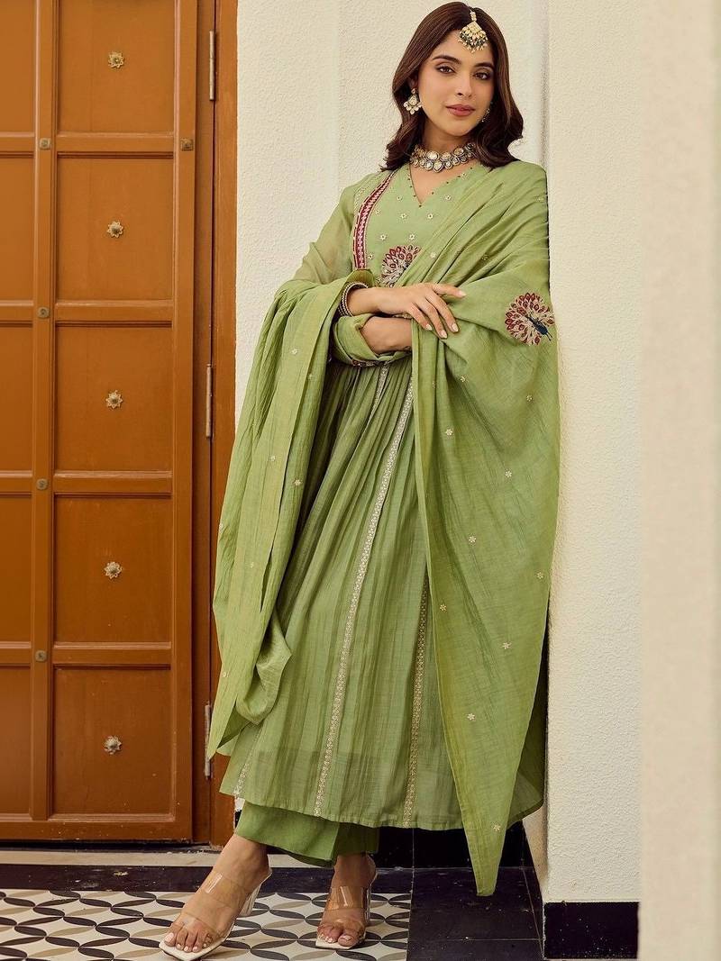 Women Ethnic Motifs Embroidered Regular Thread Work Chanderi Silk Kurta with Trousers & With Dupatta