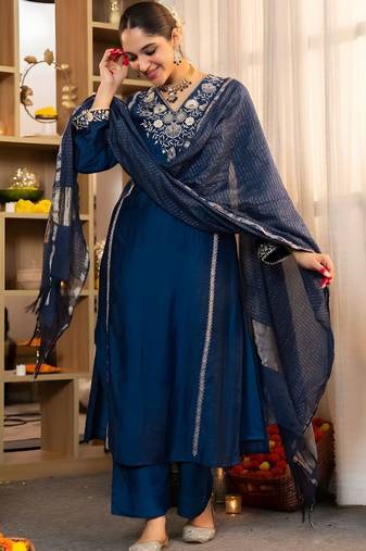 Women Ethnic Motifs Embroidered Regular Thread Work Kurta with Palazzos & With Dupatta