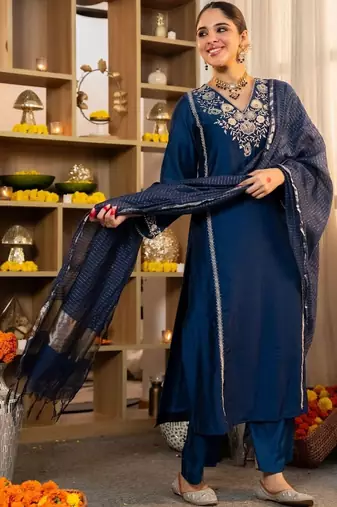 Women Ethnic Motifs Embroidered Regular Thread Work Kurta with Palazzos & With Dupatta