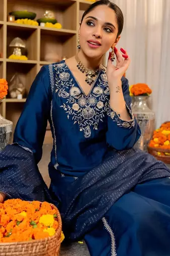 Women Ethnic Motifs Embroidered Regular Thread Work Kurta with Palazzos & With Dupatta