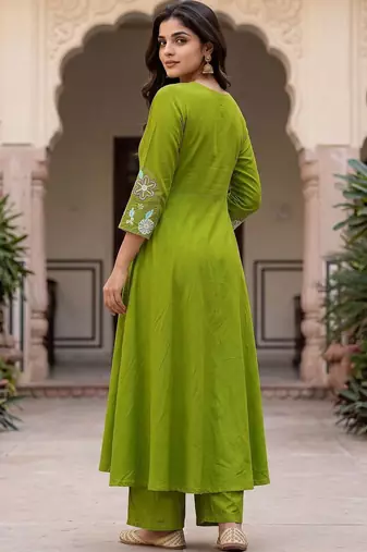 Women Floral Embroidered Empire Thread Work Kurta with Palazzos & With Dupatta