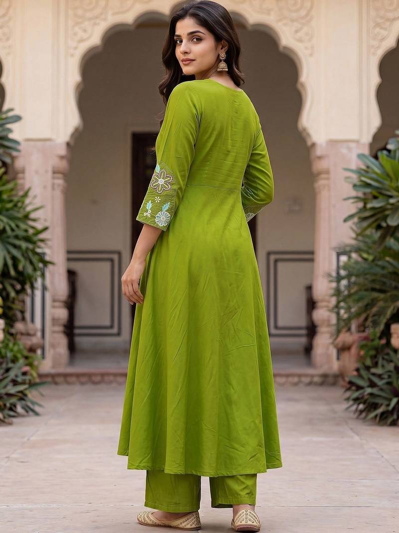 Women Floral Embroidered Empire Thread Work Kurta with Palazzos & With Dupatta