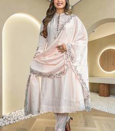 Women Ethnic Motifs Embroidered Regular Thread Work Pure Cotton Kurta with Trousers & With Dupatta