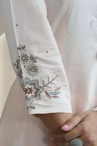 Women Ethnic Motifs Embroidered Regular Thread Work Pure Cotton Kurta with Trousers & With Dupatta