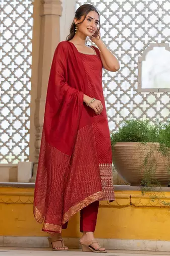Women Ethnic Motifs Embroidered Regular Kurta with Trousers & With Dupatta