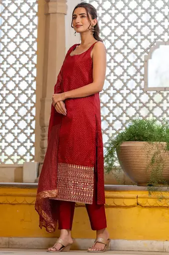 Women Ethnic Motifs Embroidered Regular Kurta with Trousers & With Dupatta