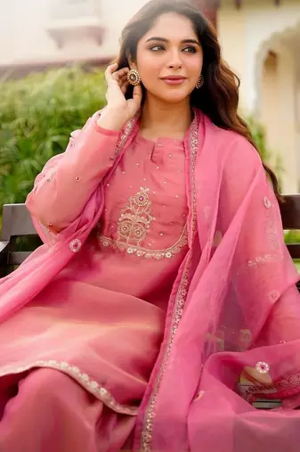 Women Ethnic Motifs Embroidered Regular Thread Work Pure Silk Kurta with Patiala & With Dupatta