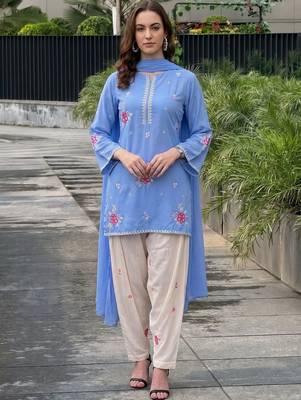 Women Floral Embroidered Regular Thread Work Pure Cotton Kurti with Trousers & With Dupatta 1