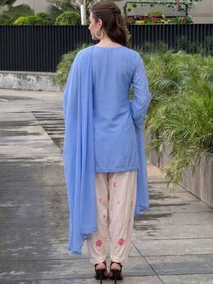 Women Floral Embroidered Regular Thread Work Pure Cotton Kurti with Trousers & With Dupatta 4