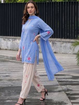 Women Floral Embroidered Regular Thread Work Pure Cotton Kurti with Trousers & With Dupatta 5