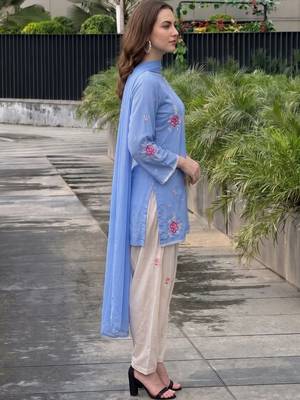 Women Floral Embroidered Regular Thread Work Pure Cotton Kurti with Trousers & With Dupatta 7