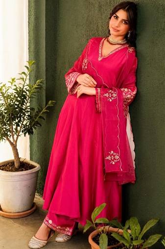 Women Ethnic Motifs Embroidered Empire Thread Work Chanderi Silk Kurta with Trousers & With Dupatta