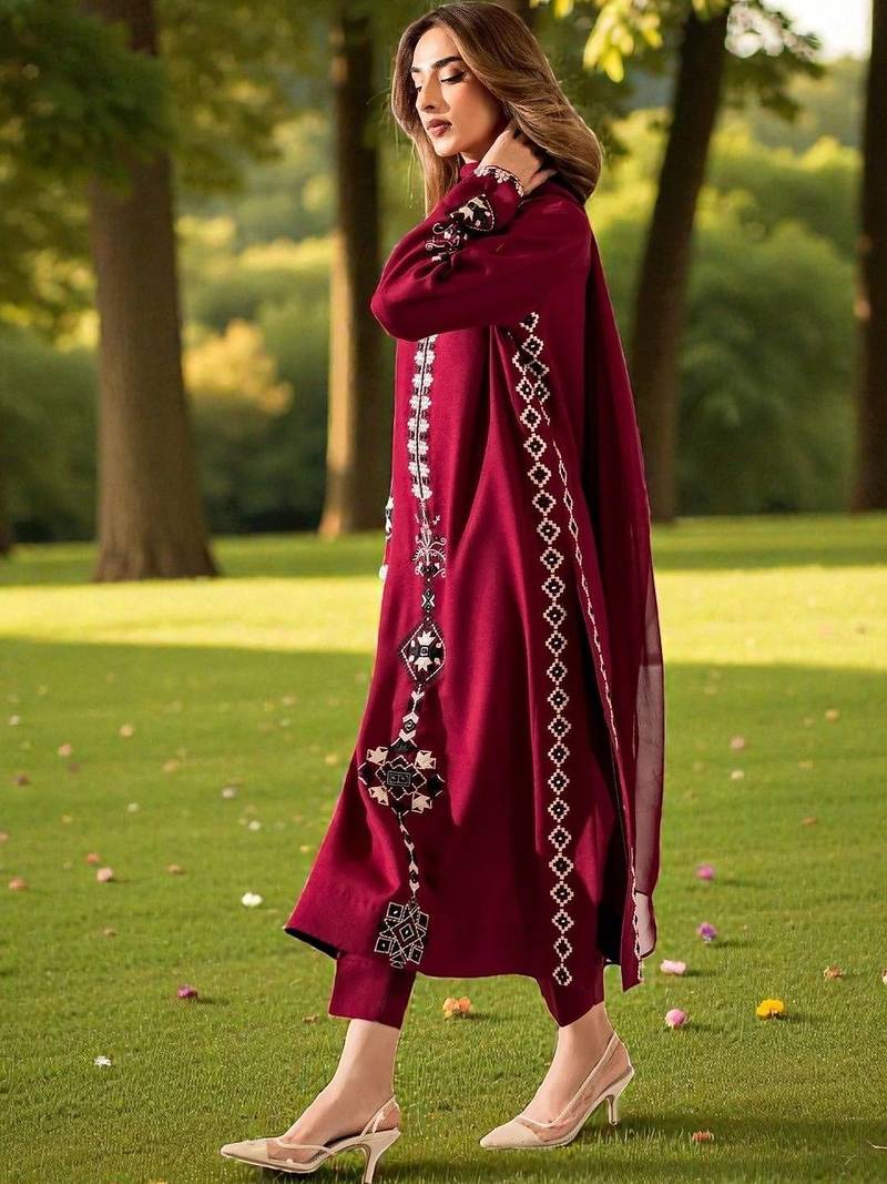 Women Ethnic Motifs Embroidered Regular Thread Work Chanderi Silk Kurta with Trousers & With Dupatta