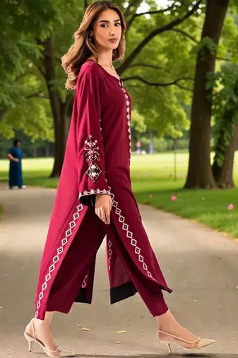 Women Ethnic Motifs Embroidered Regular Thread Work Chanderi Silk Kurta with Trousers & With Dupatta