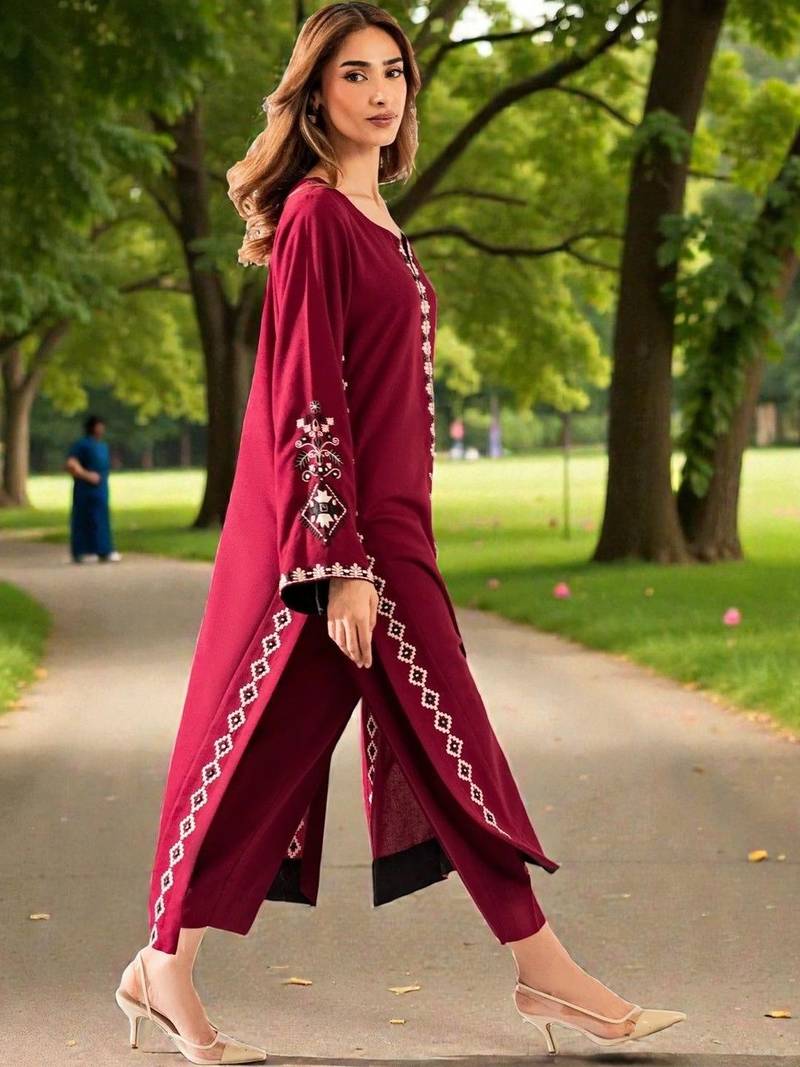 Women Ethnic Motifs Embroidered Regular Thread Work Chanderi Silk Kurta with Trousers & With Dupatta