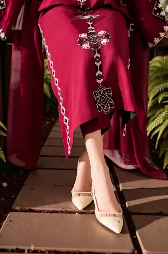 Women Ethnic Motifs Embroidered Regular Thread Work Chanderi Silk Kurta with Trousers & With Dupatta