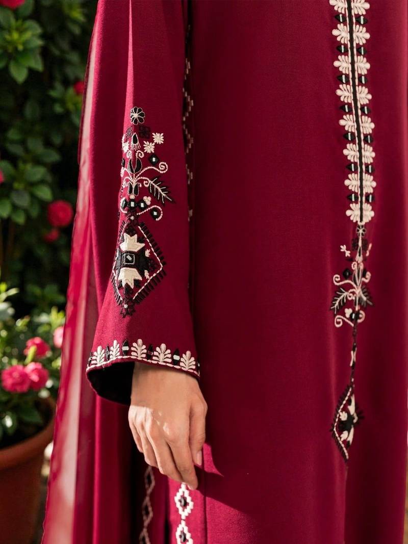 Women Ethnic Motifs Embroidered Regular Thread Work Chanderi Silk Kurta with Trousers & With Dupatta