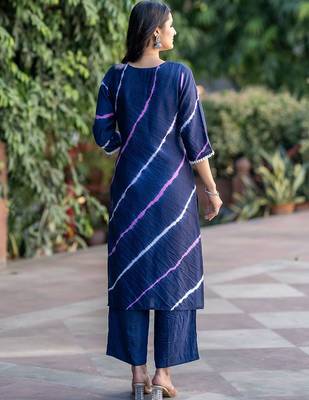 Leheriya Dyed V-Neck Pure Silk Straight Kurta With Trousers & Dupatta 5