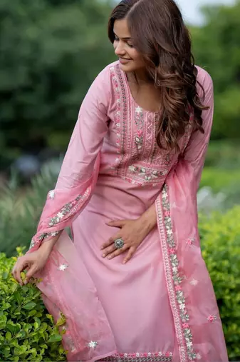Women Ethnic Motifs Embroidered Regular Thread Work Chanderi Silk Kurta with Trousers & With Dupatta