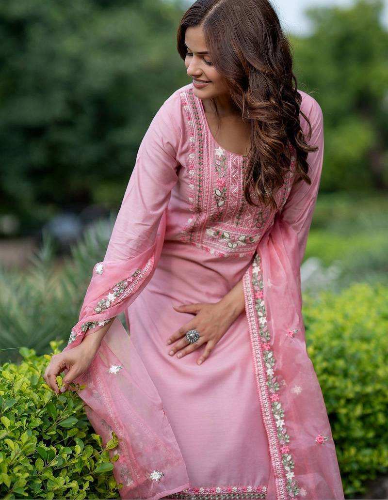 Women Ethnic Motifs Embroidered Regular Thread Work Chanderi Silk Kurta with Trousers & With Dupatta
