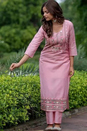 Women Ethnic Motifs Embroidered Regular Thread Work Chanderi Silk Kurta with Trousers & With Dupatta