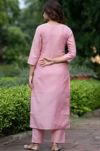 Women Ethnic Motifs Embroidered Regular Thread Work Chanderi Silk Kurta with Trousers & With Dupatta