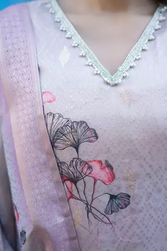 Women Floral Printed Kurta with Trousers & Dupatta