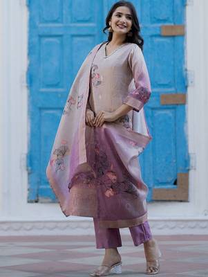 Women Floral Printed Kurta with Trousers & Dupatta 3