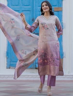 Women Floral Printed Kurta with Trousers & Dupatta 5